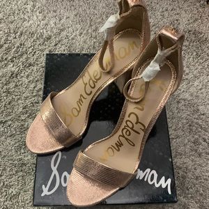 New in the box never worn Yaro blush gold metallic leather sandal. Size 9.5.